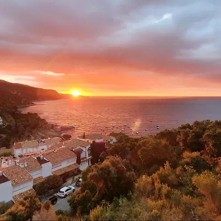 ⭑ Sea Views + Private Beach. What Else? ⭑ * Тосса-де-Мар