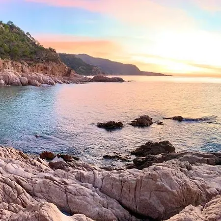 ⭑ Sea Views + Private Beach. What Else? ⭑ Тосса-де-Мар