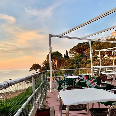 公寓 ⭑ Sea Views + Private Beach. What Else? ⭑
