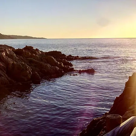 公寓 ⭑ Sea Views + Private Beach. What Else? ⭑ *